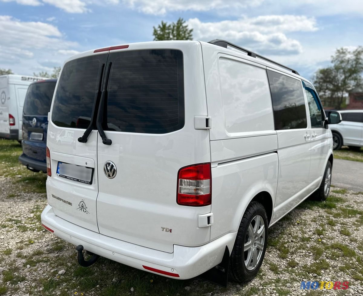 2014' Volkswagen Transporter photo #4