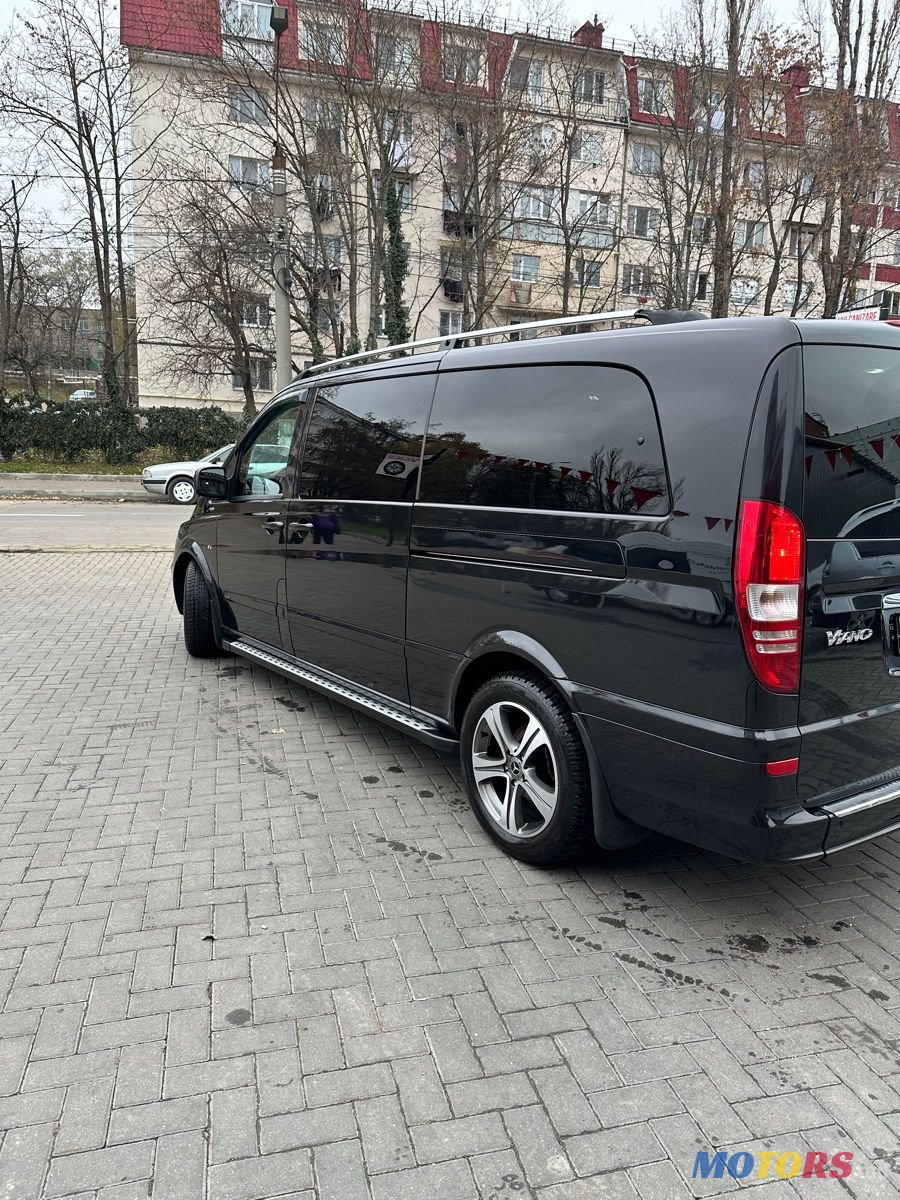 2011' Mercedes-Benz Viano photo #5