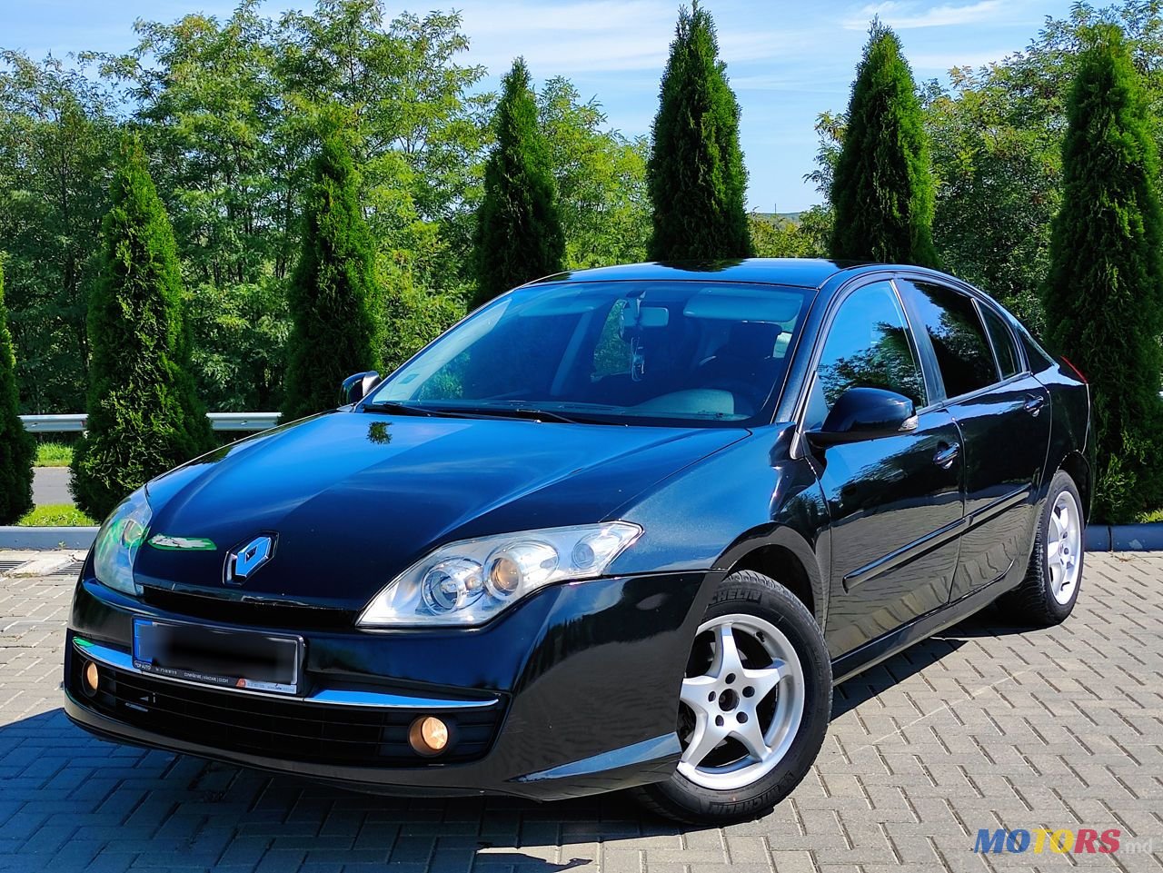 2008' Renault Laguna photo #1