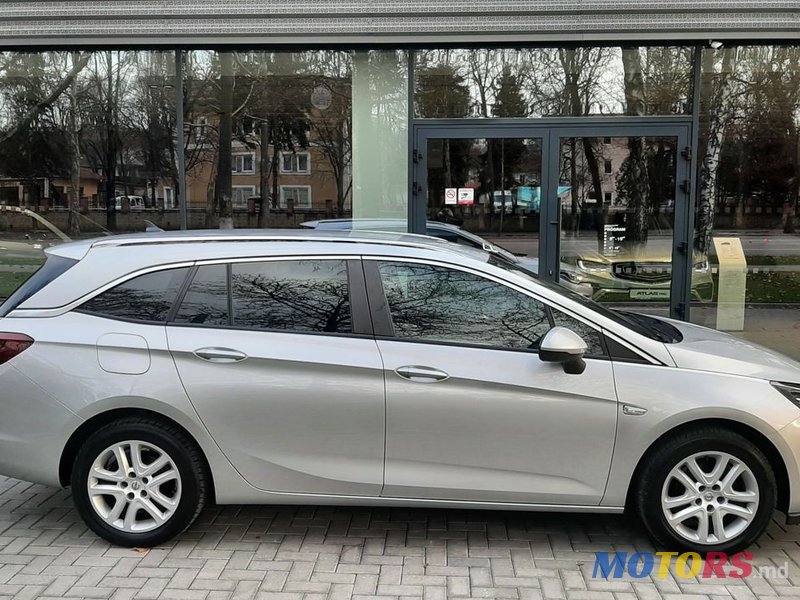 2017' Opel Astra photo #5