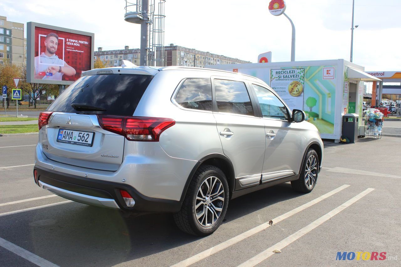 2017' Mitsubishi Outlander photo #5