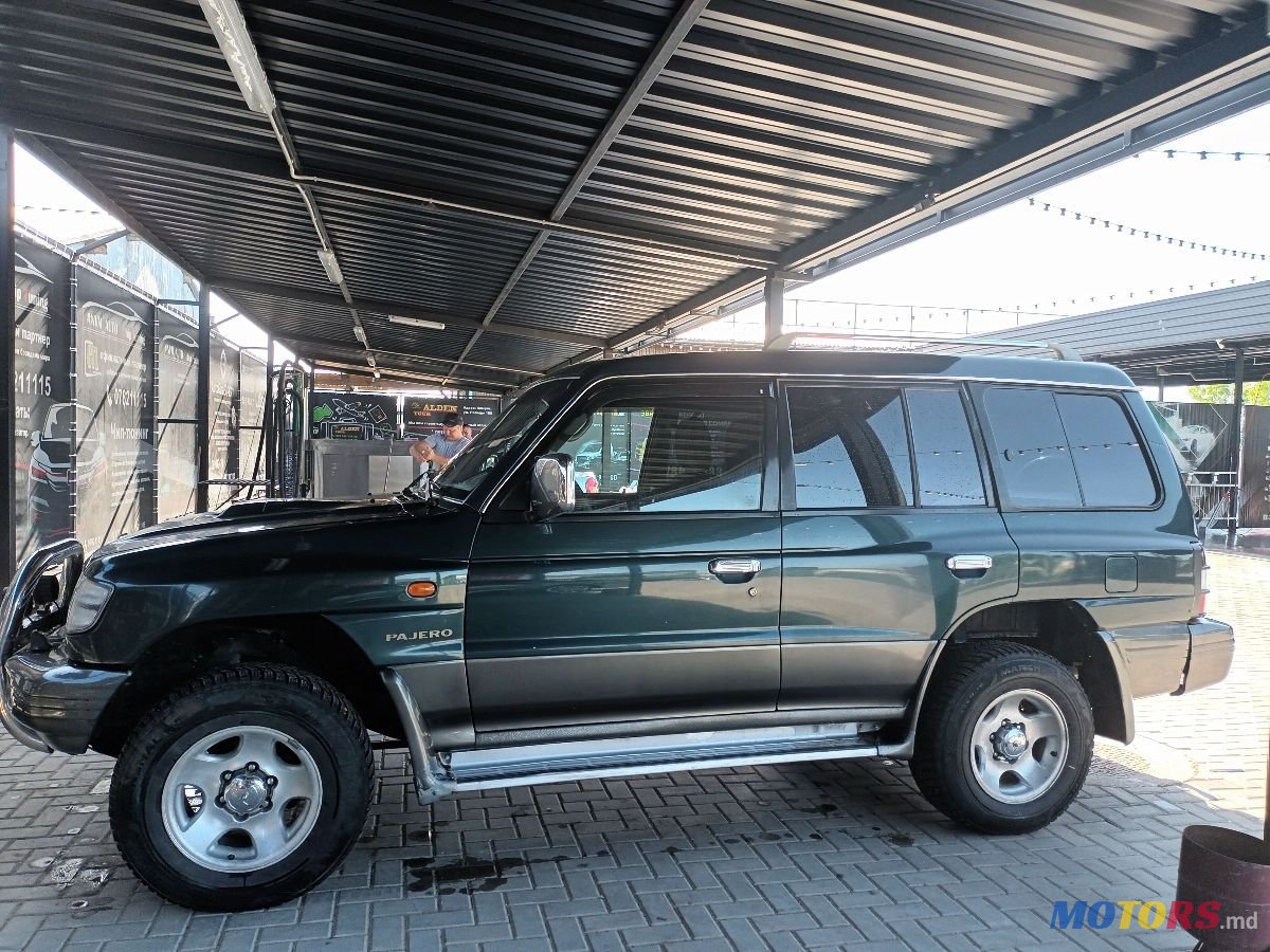 1999' Mitsubishi Pajero photo #4