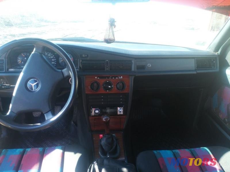 1985' Mercedes-Benz 190 photo #2