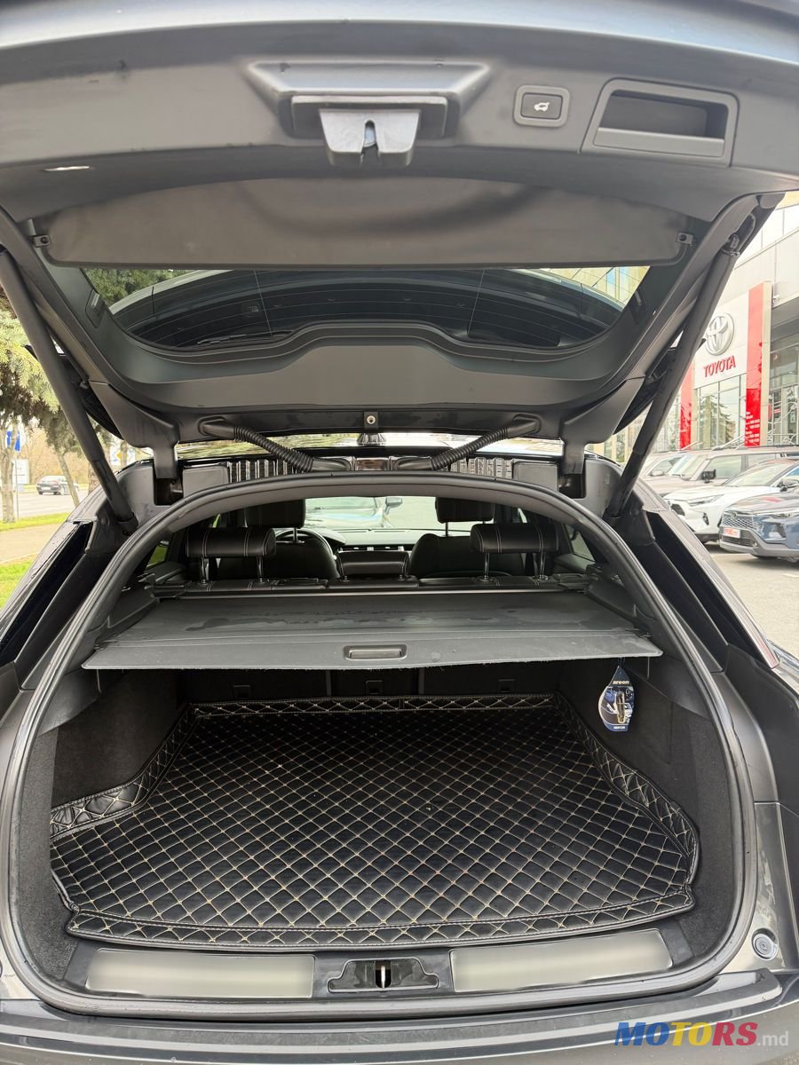 2018' Land Rover Range Rover Velar photo #3