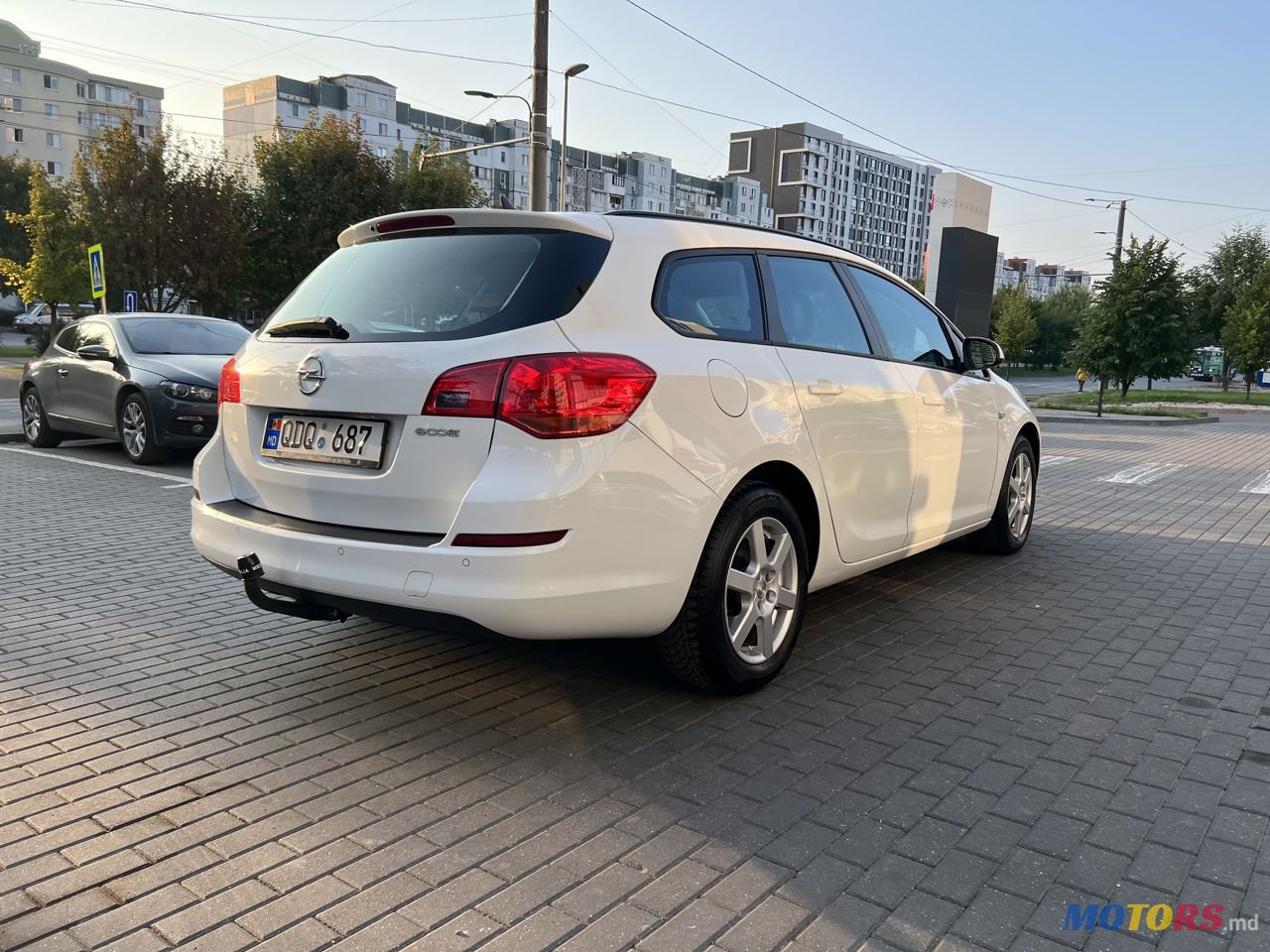 2012' Opel Astra photo #3