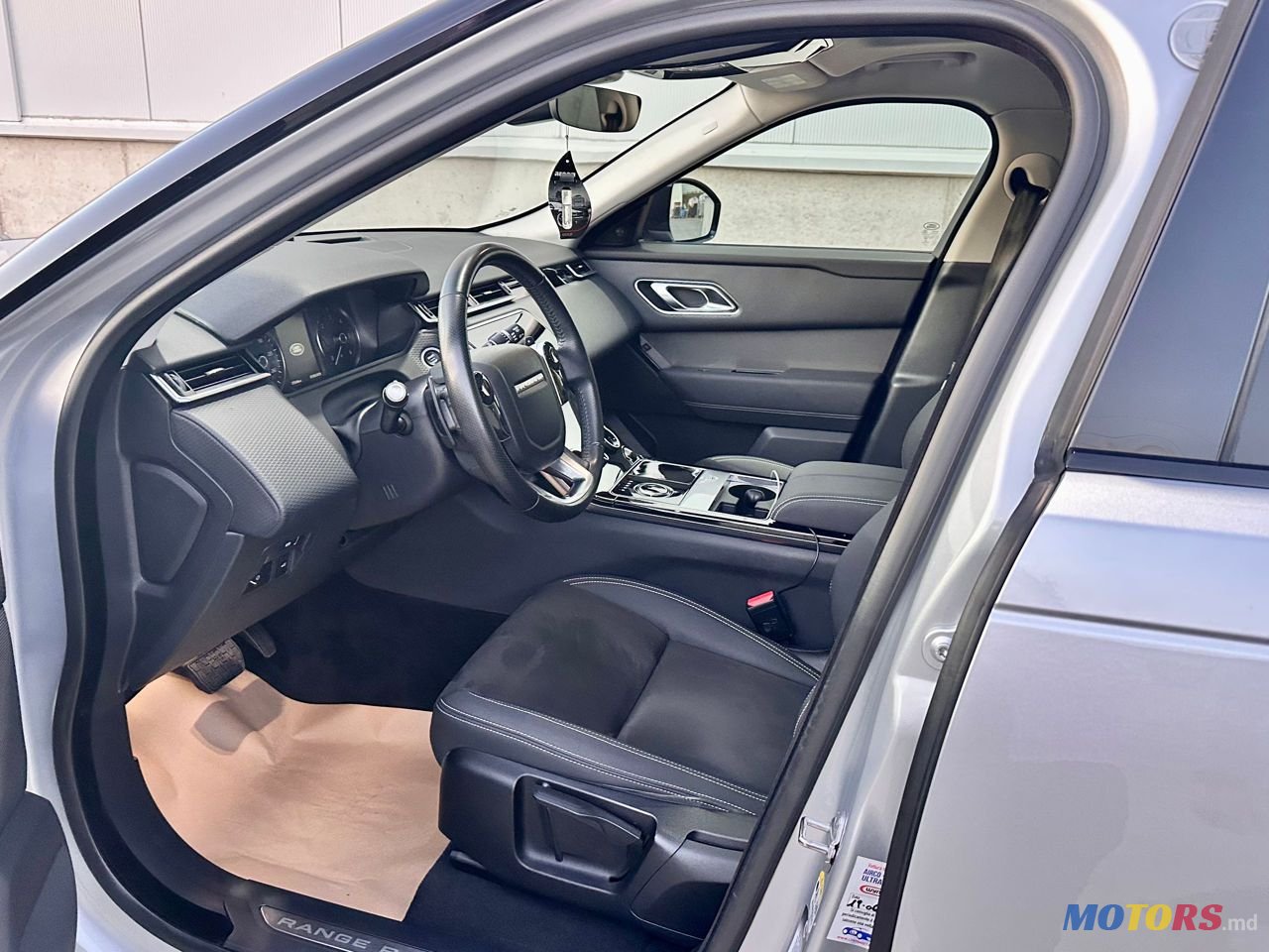 2020' Land Rover Range Rover Velar photo #6