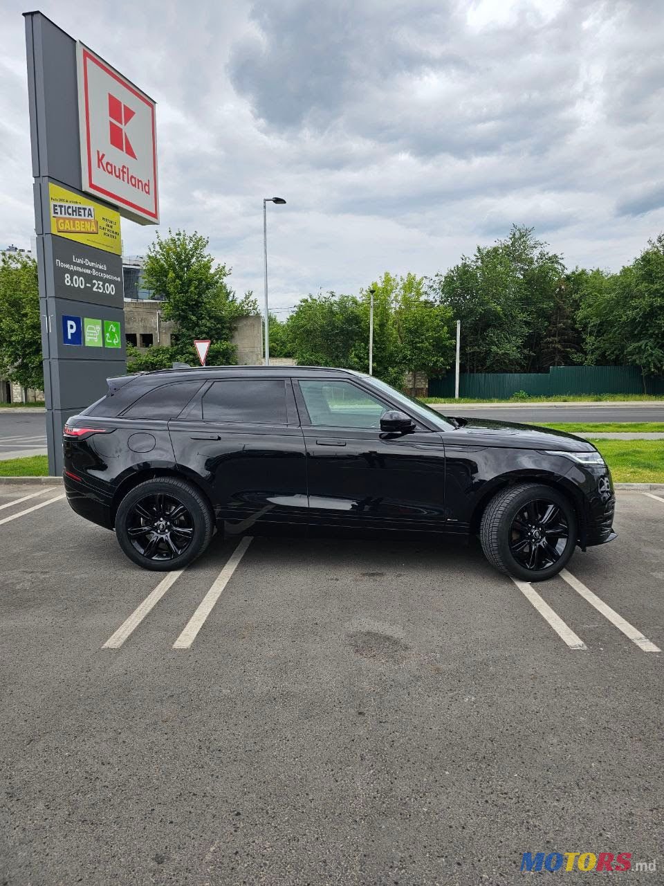 2020' Land Rover Range Rover Velar photo #1