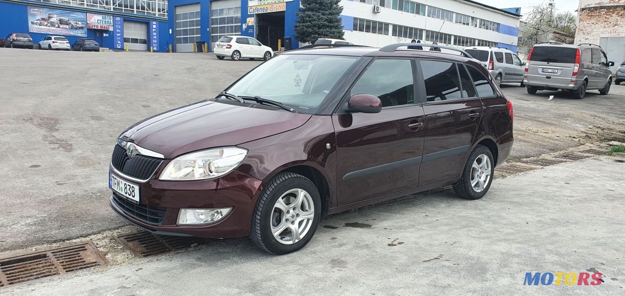 2011' Skoda Fabia photo #2
