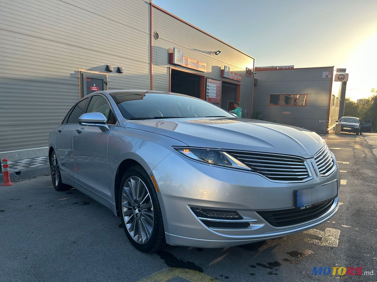 2013' Lincoln MKZ photo #2