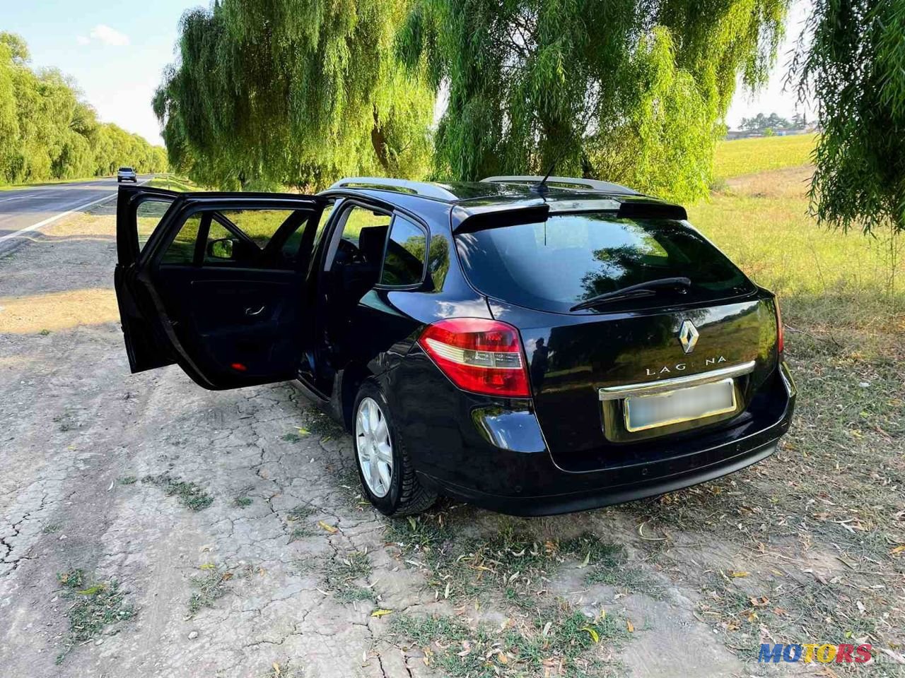 2008' Renault Laguna photo #2