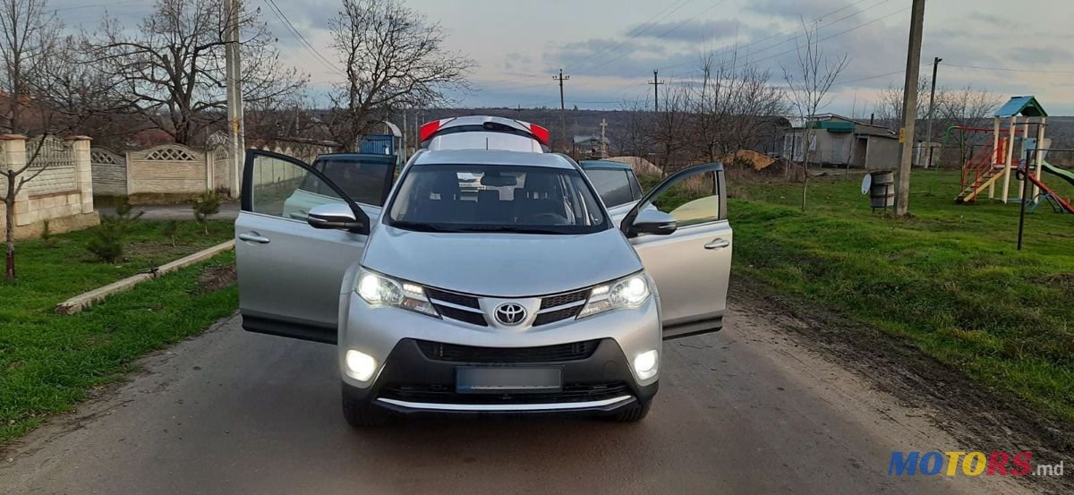 2013' Toyota RAV4 photo #5