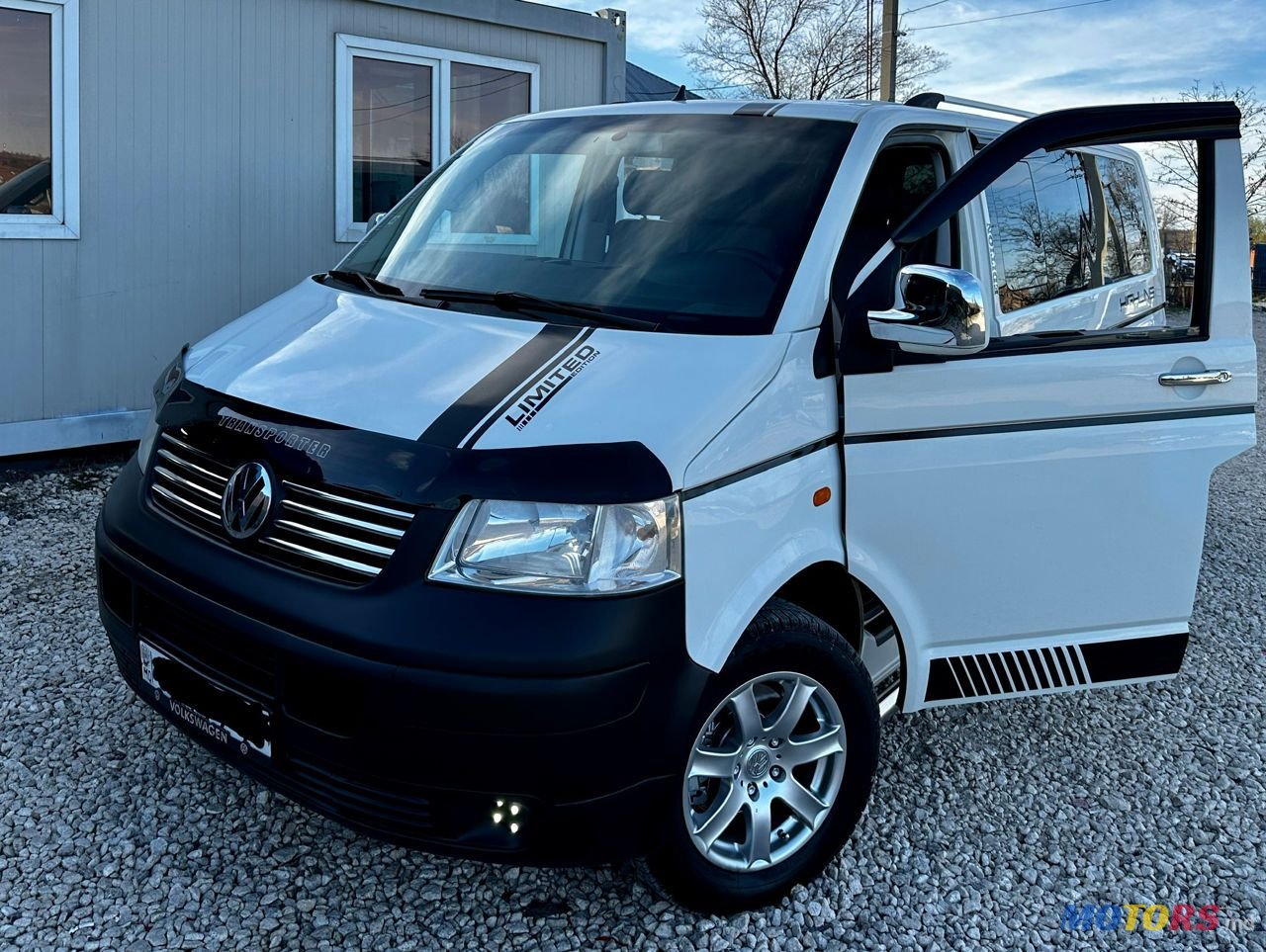2005' Volkswagen Transporter photo #3