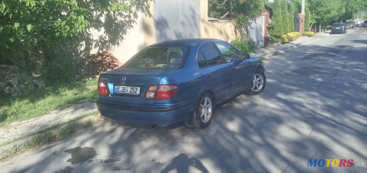 2001' Nissan Almera photo #1