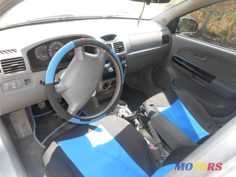2004' Kia Rio photo #2