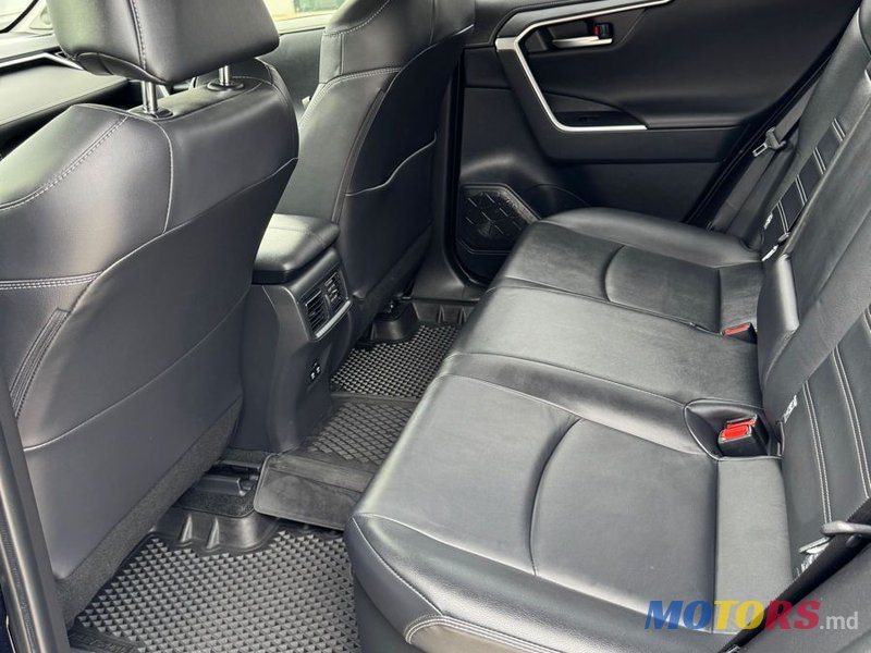 2019' Toyota RAV4 photo #4