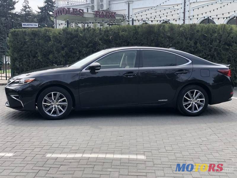 2016' Lexus ES photo #3