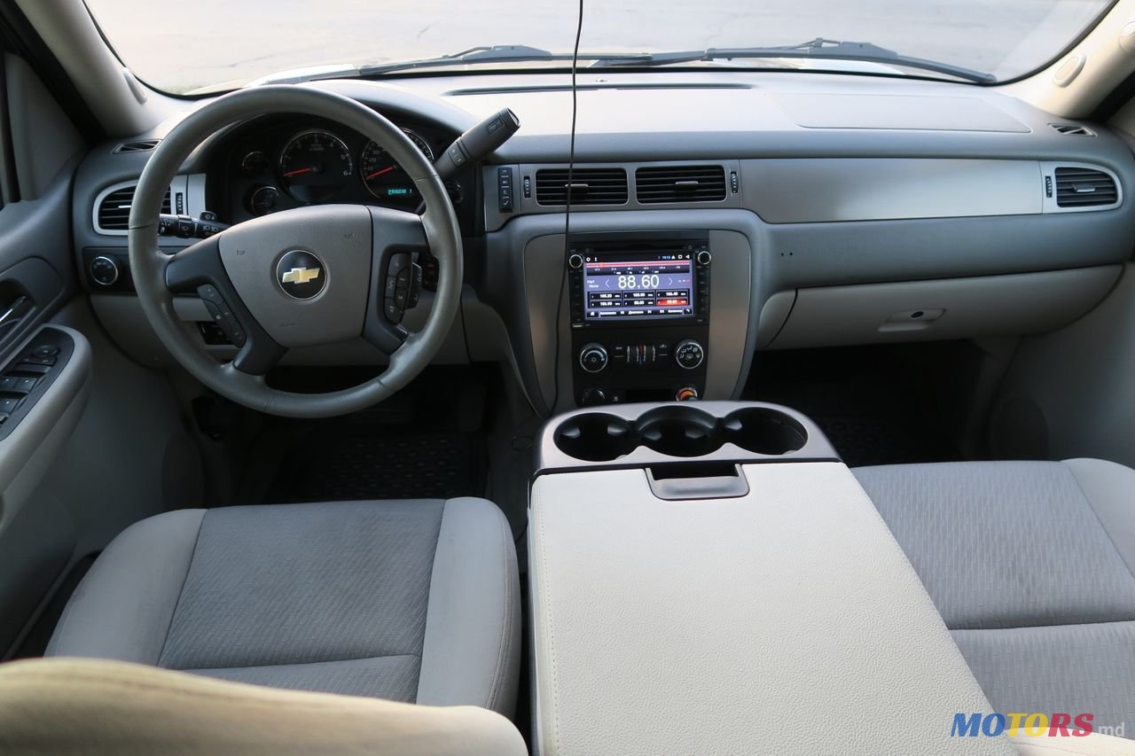 2009' Chevrolet Suburban photo #5