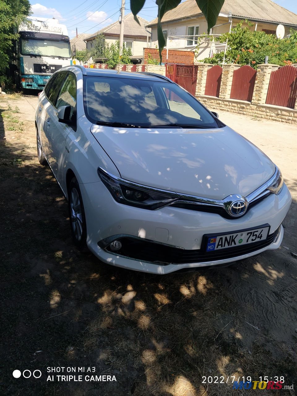 2015' Toyota Auris photo #2