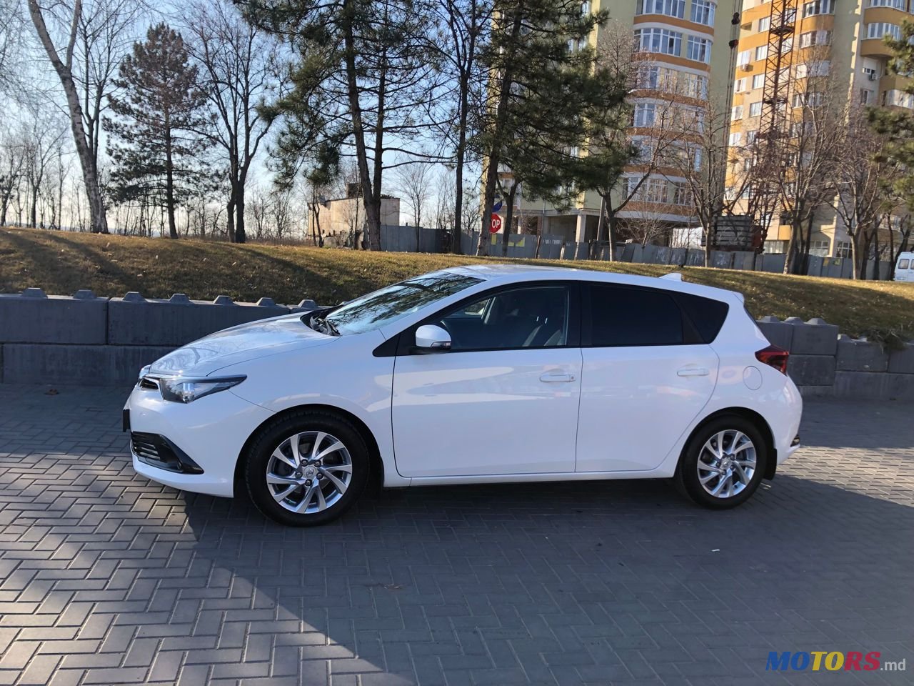 2017' Toyota Auris photo #4