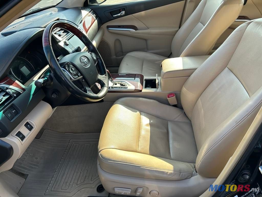 2013' Toyota Camry photo #5