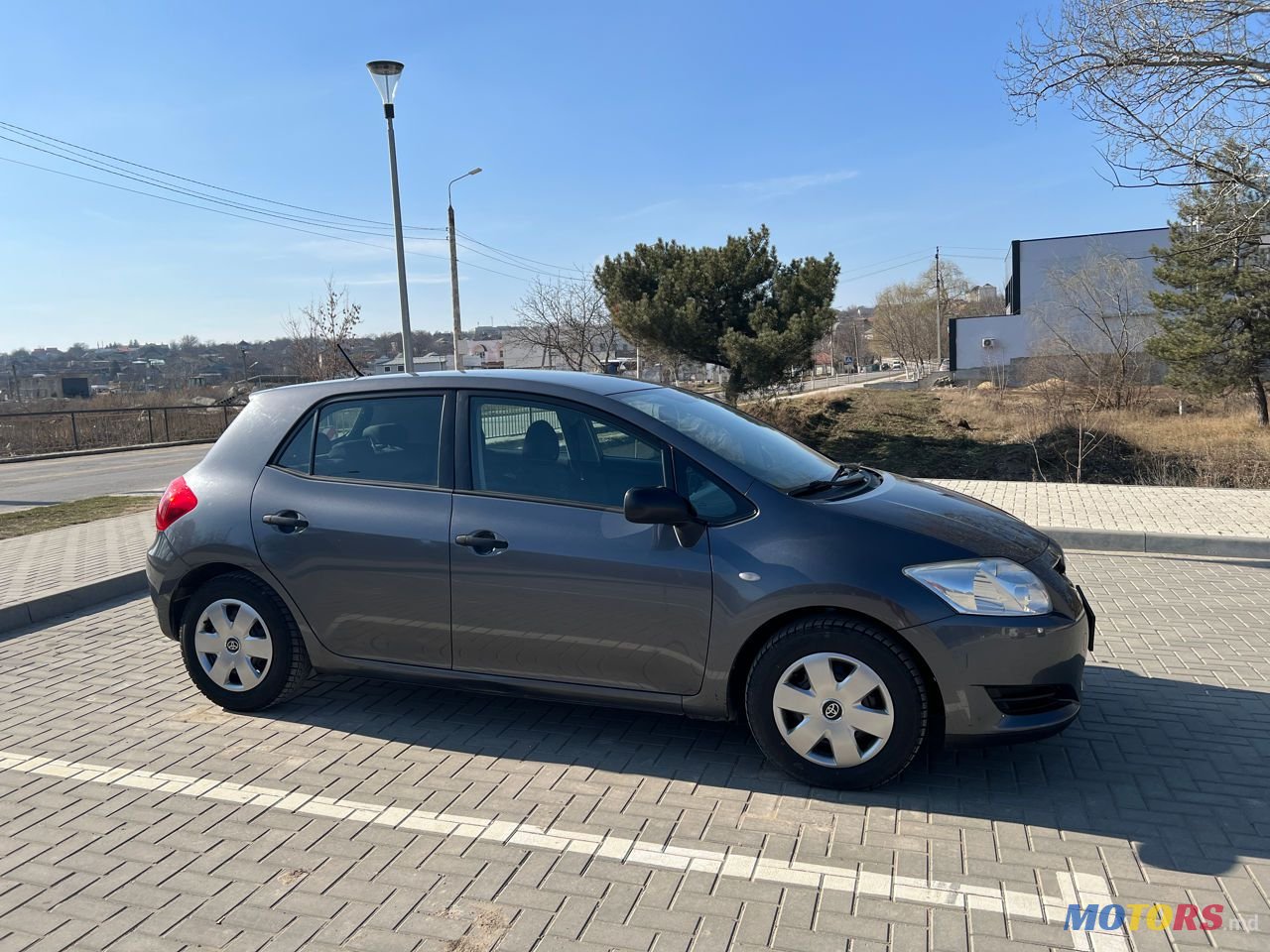 2007' Toyota Auris photo #2