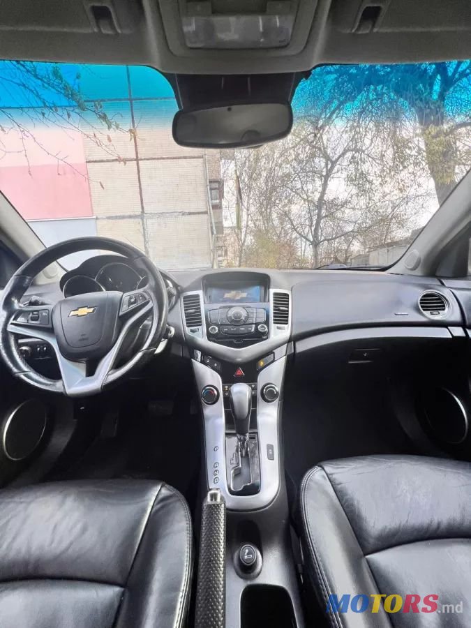 2011' Chevrolet Cruze photo #5