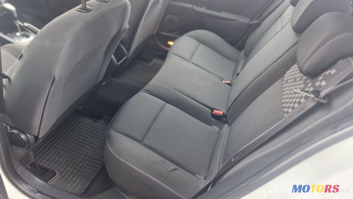 2012' Renault Megane photo #5