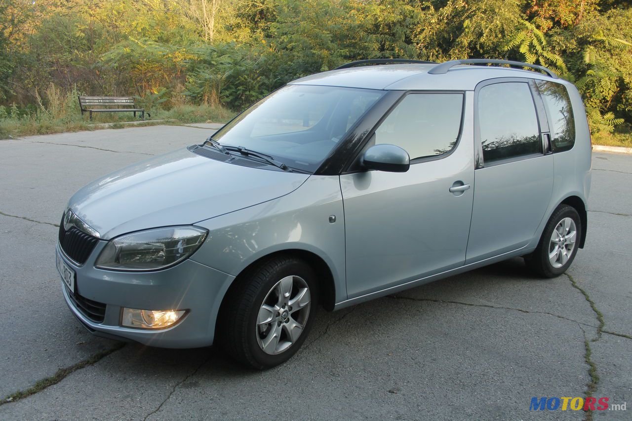 2011' Skoda Fabia photo #2