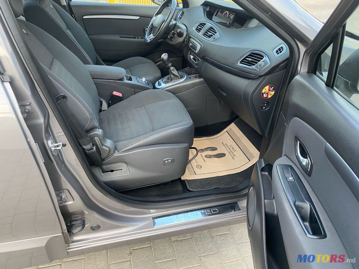 2015' Renault Scenic photo #6