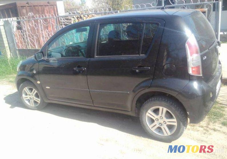 2005' Daihatsu Sirion photo #1