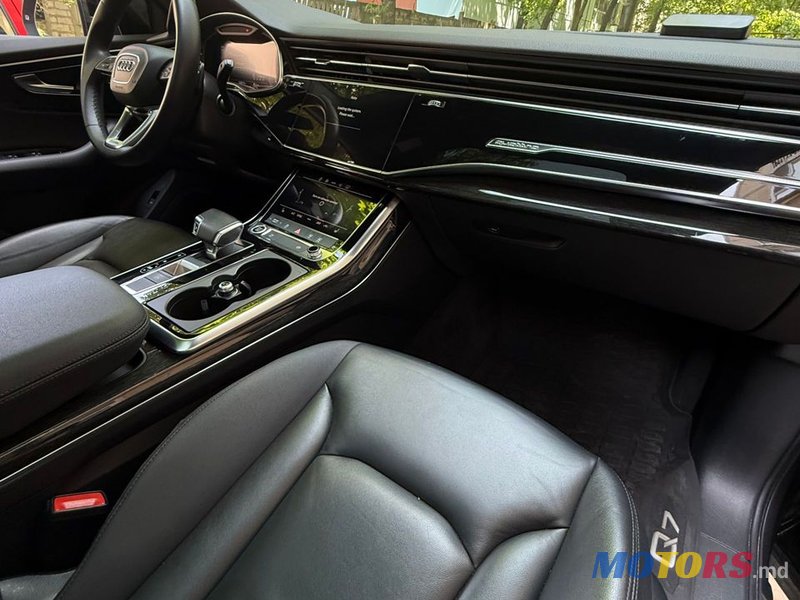 2021' Audi Q7 photo #6