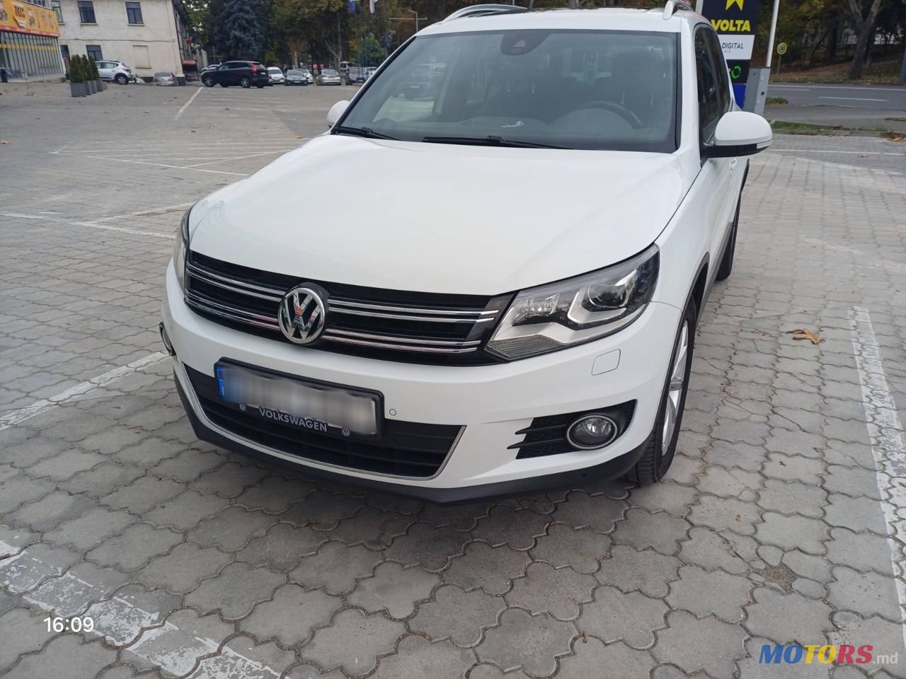 2015' Volkswagen Tiguan photo #4