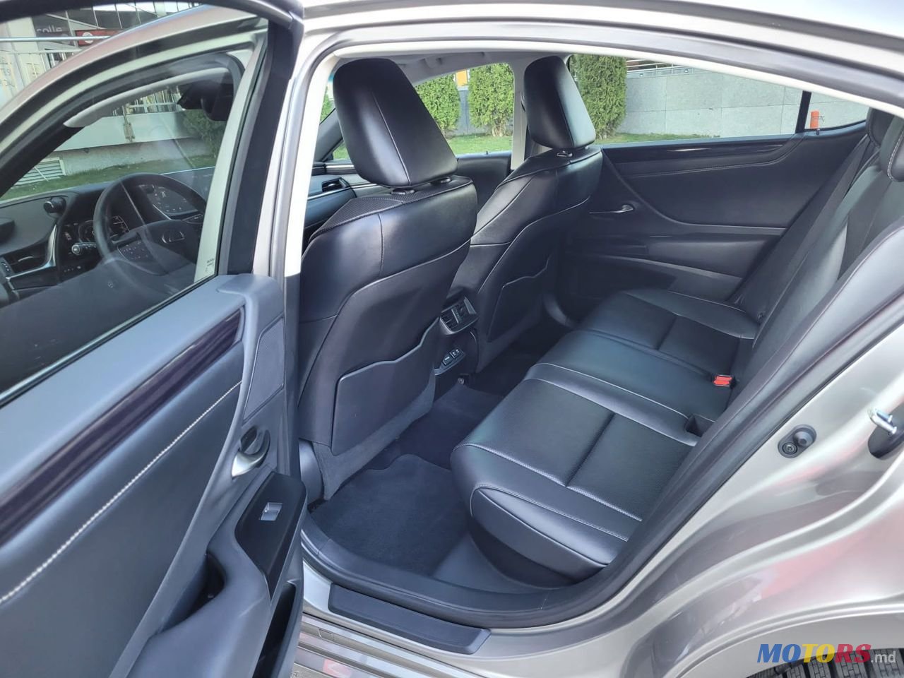 2020' Lexus Es Series photo #3