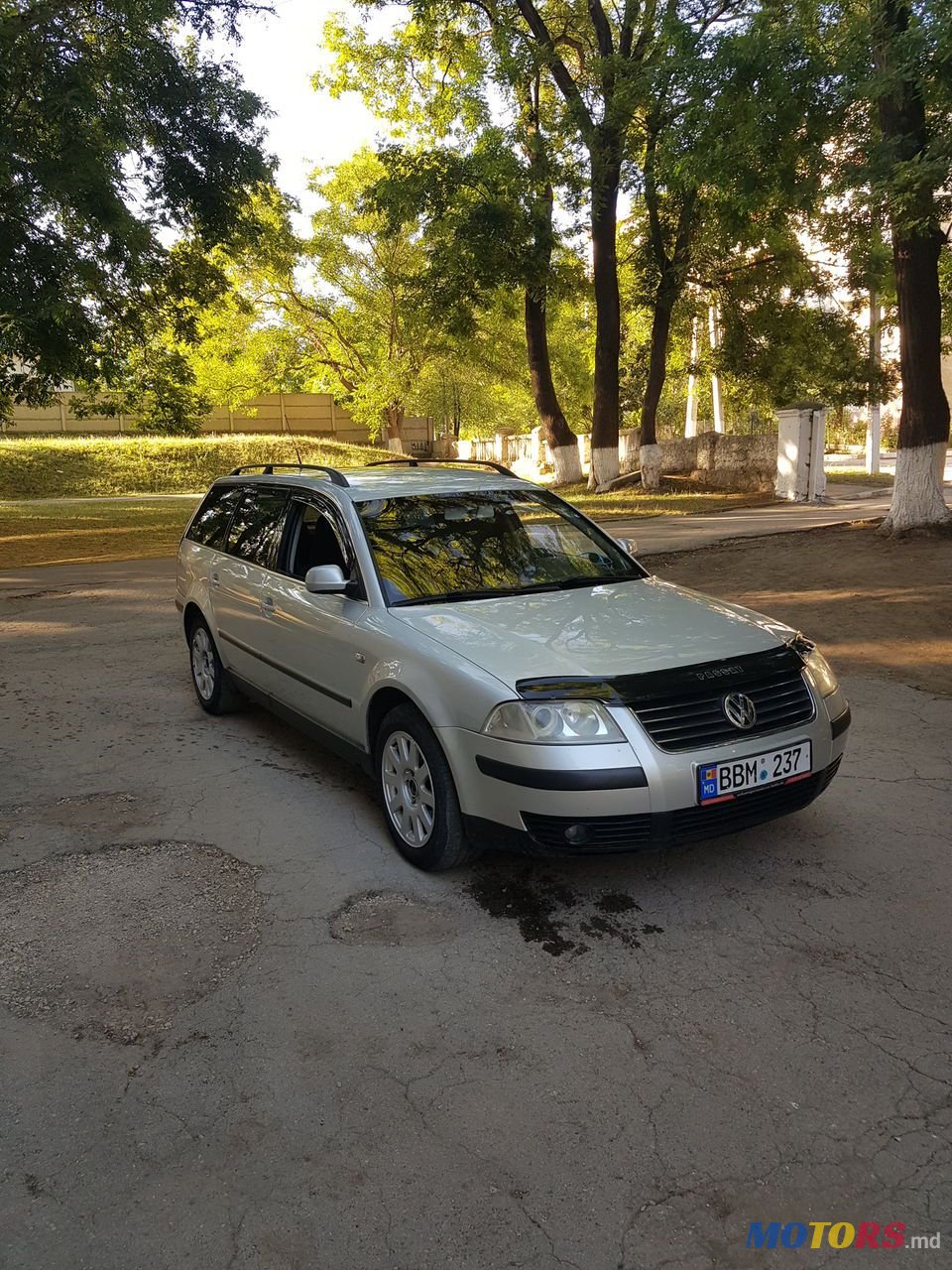 2004' Volkswagen Passat photo #2