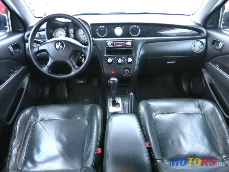 2005' Mitsubishi Outlander photo #3