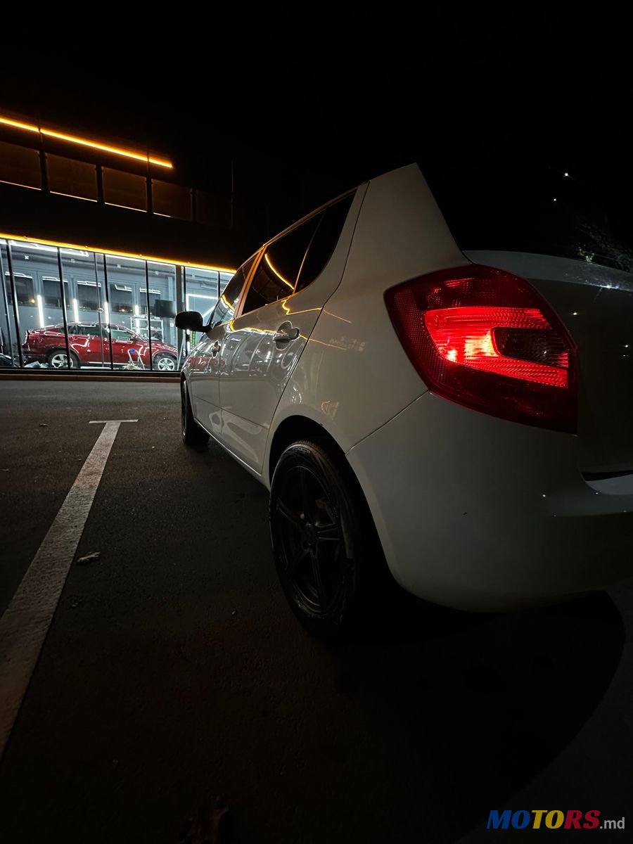 2013' Skoda Fabia photo #3