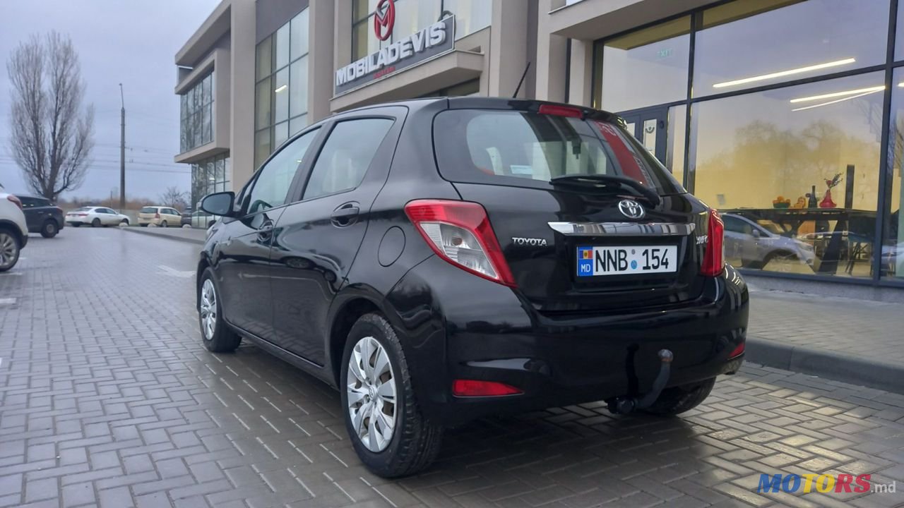 2012' Toyota Yaris photo #5