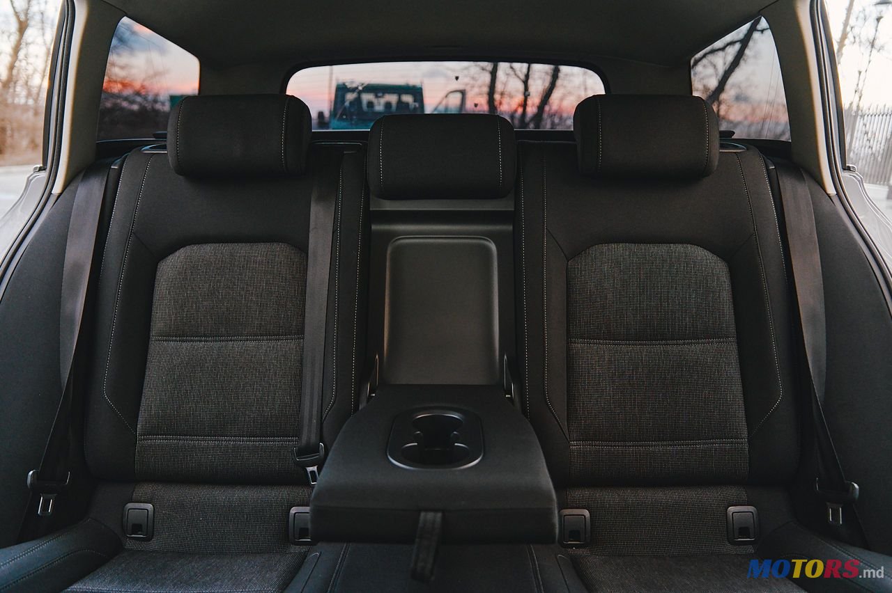 2019' Volkswagen Passat photo #4