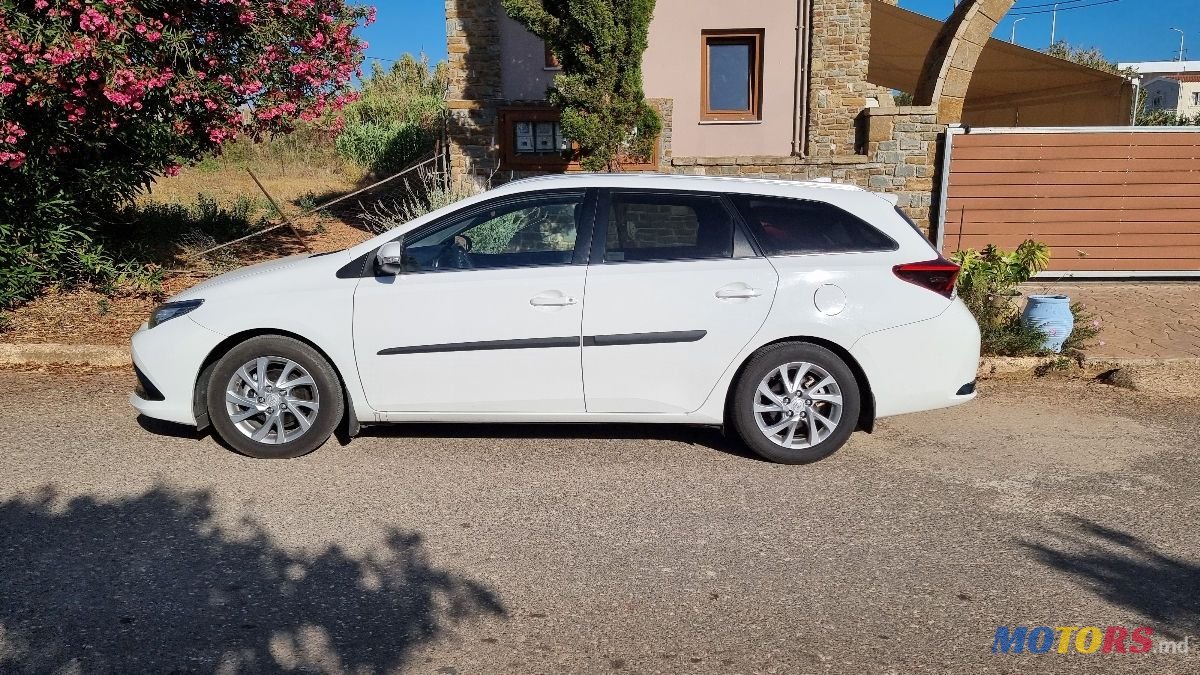 2015' Toyota Auris photo #3