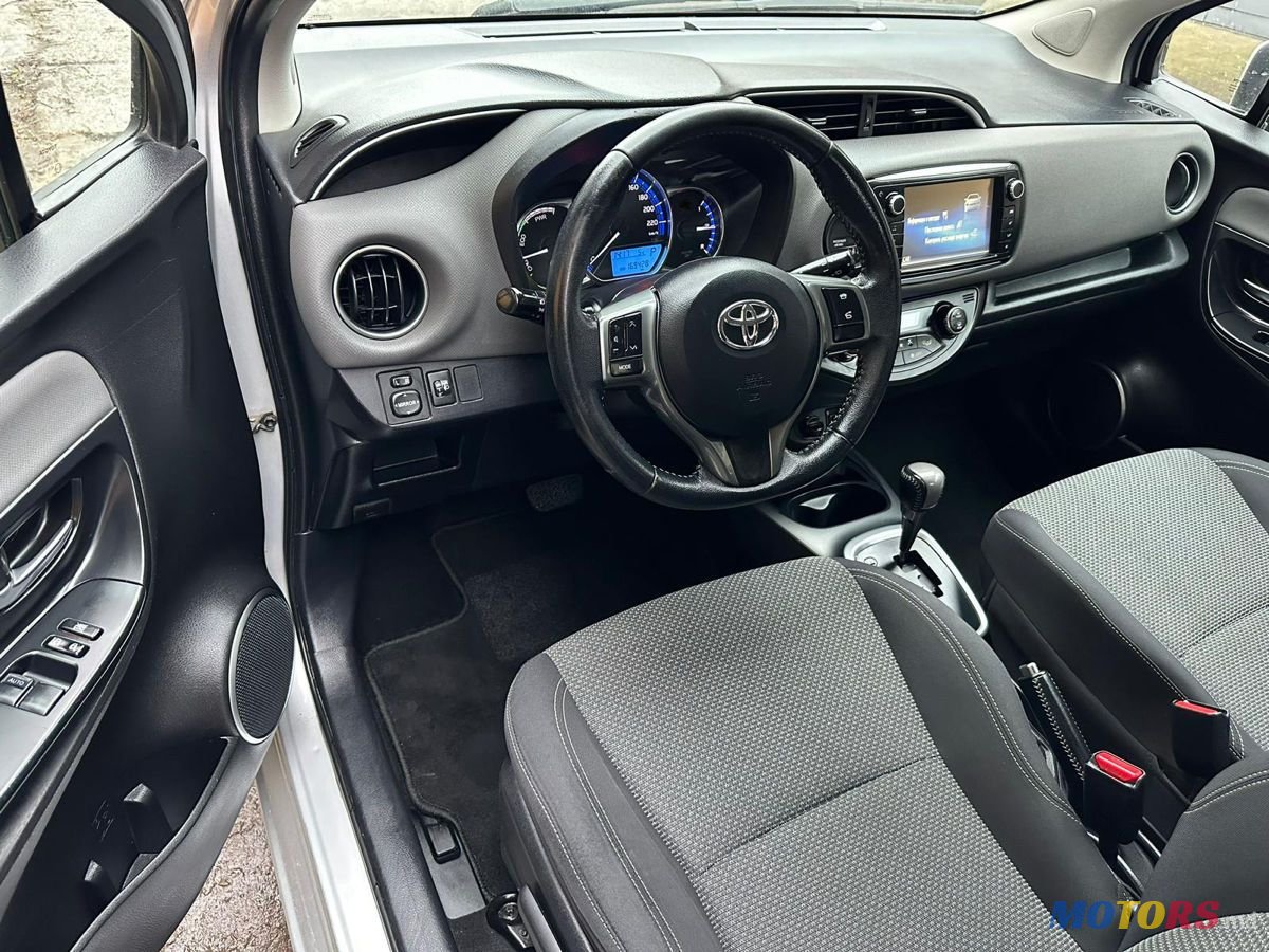 2015' Toyota Yaris photo #5