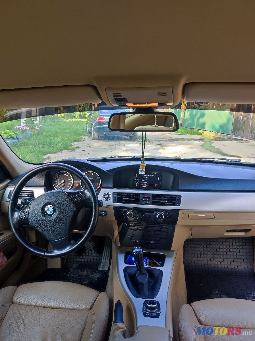 2010' BMW 3 Series photo #6