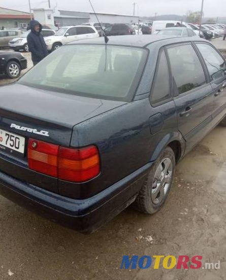 1995' Volkswagen Passat photo #1