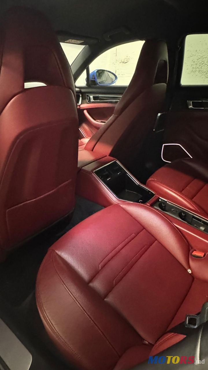 2017' Porsche Panamera photo #5