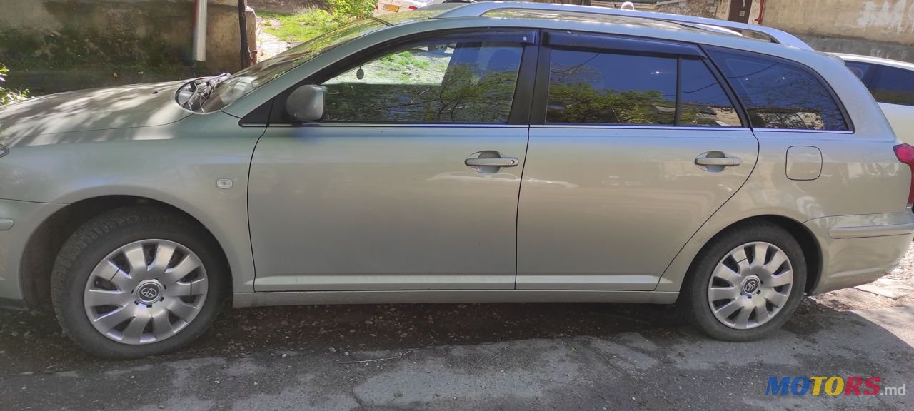 2004' Toyota Avensis photo #5