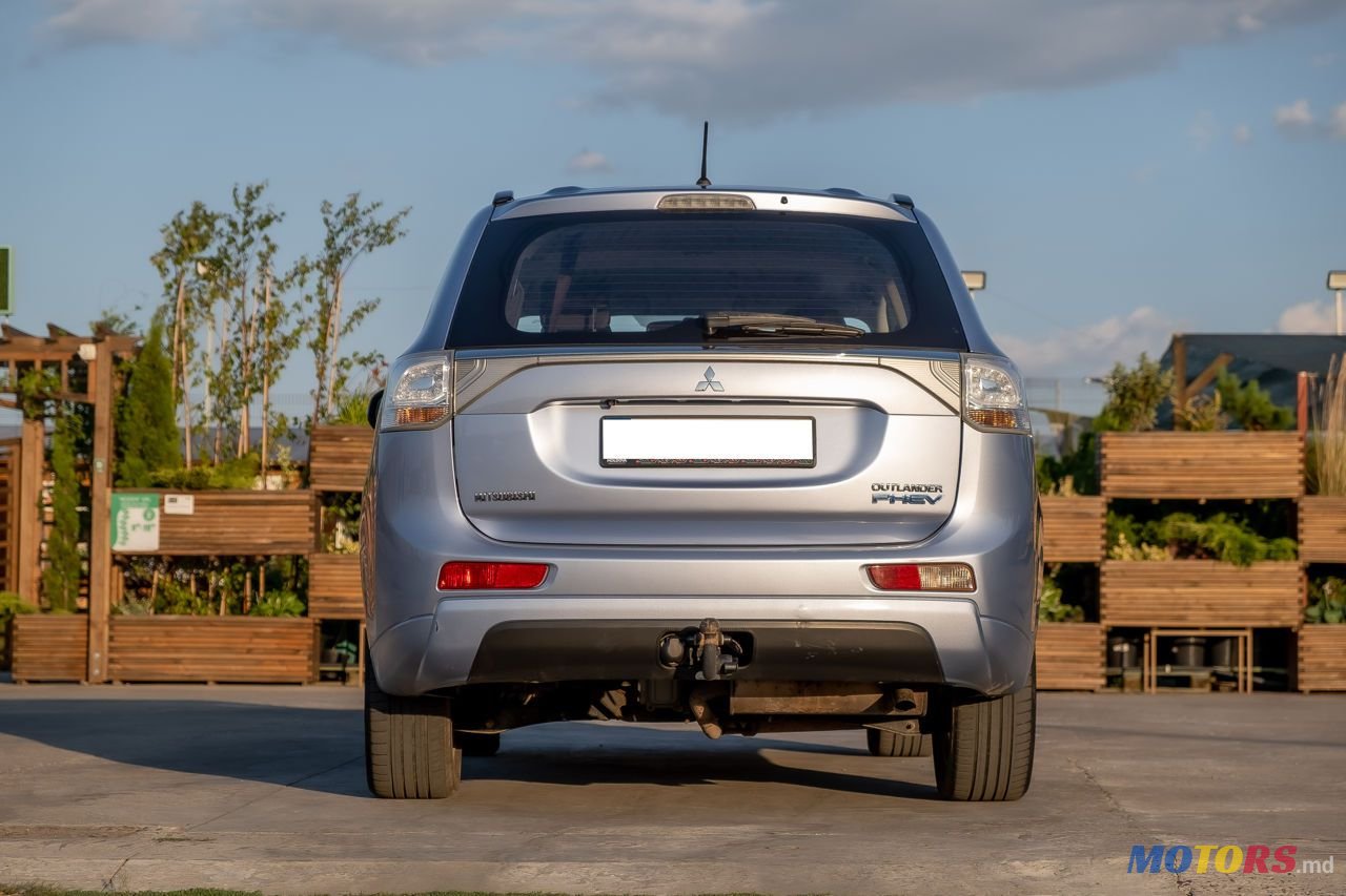 2013' Mitsubishi Outlander photo #4