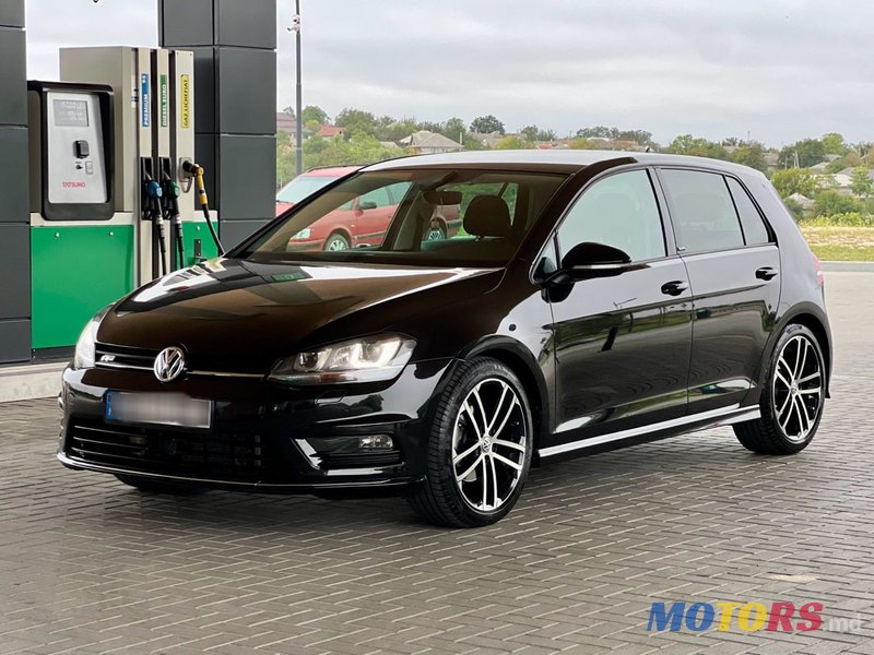 2017' Volkswagen Golf photo #1