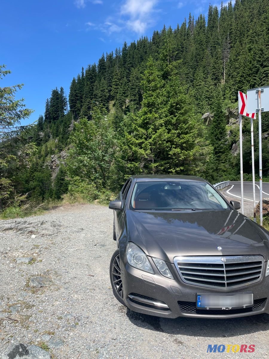 2011' Mercedes-Benz E-Class photo #3