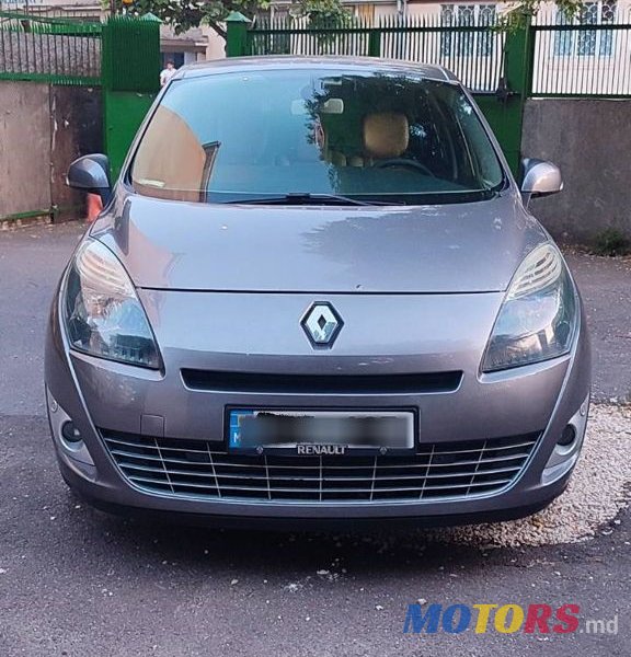 2010' Renault Grand Scenic photo #1
