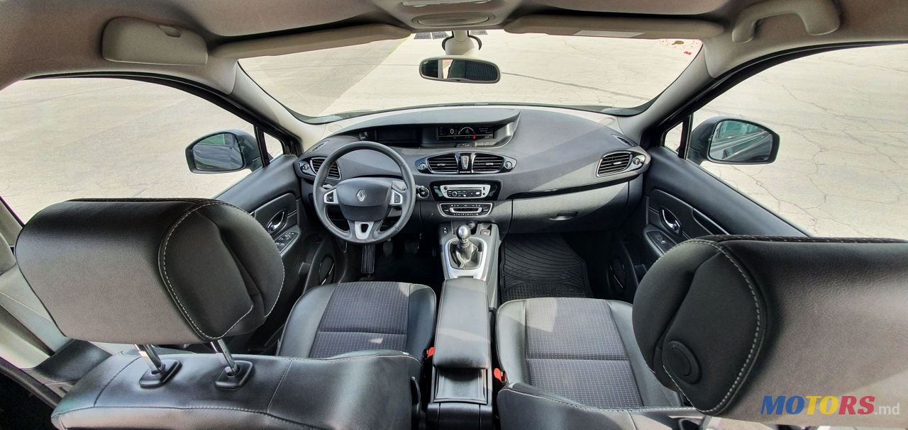 2012' Renault Scenic photo #5