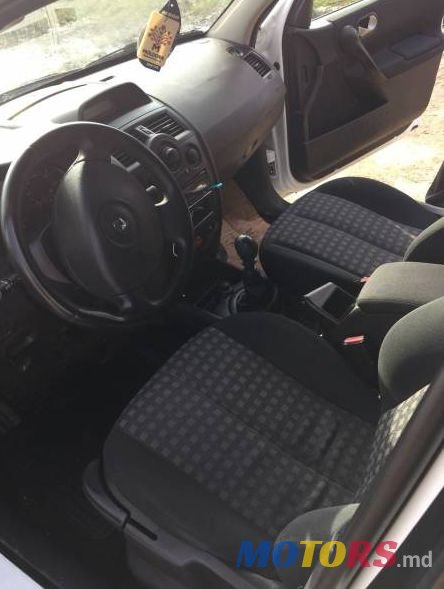 2008' Renault Megane photo #4